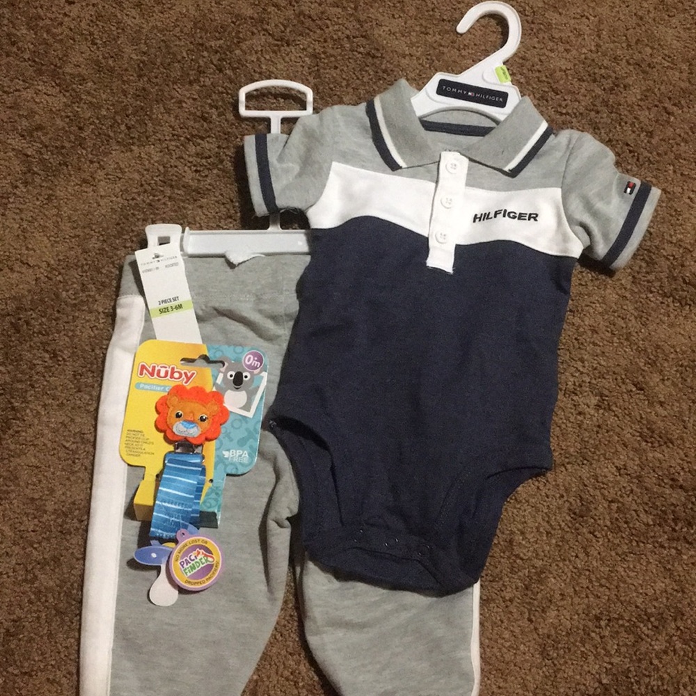Tommy Hilfiger 2 piece set with lion pacifier clip